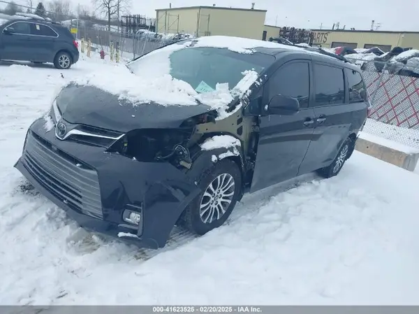 5TDYZ3DC5KS967976 2019 TOYOTA SIENNA - Image 2