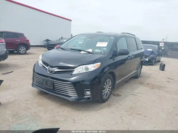 5TDYZ3DC5KS970991 2019 TOYOTA SIENNA - Image 2