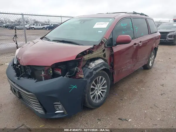 5TDYZ3DC5KS971445 2019 TOYOTA SIENNA - Image 2