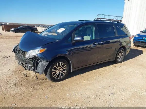 5TDYZ3DC5KS972353 2019 TOYOTA SIENNA - Image 2