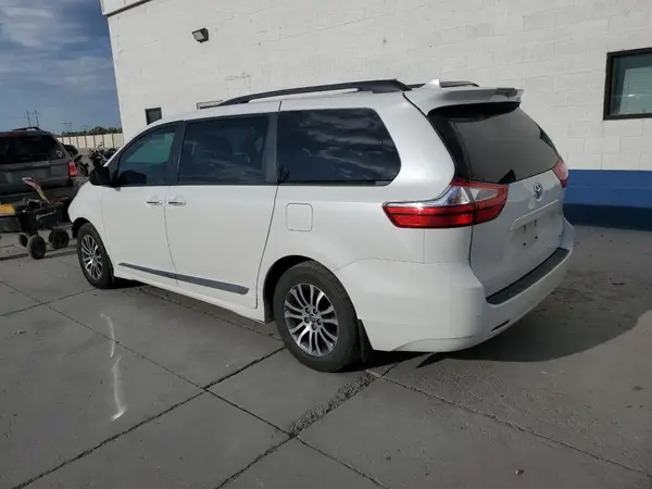 5TDYZ3DC5KS973082 2019 TOYOTA SIENNA - Image 2