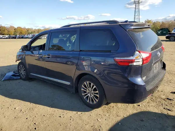 5TDYZ3DC5KS973387 2019 TOYOTA SIENNA - Image 2