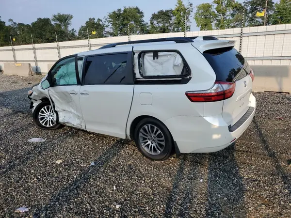 5TDYZ3DC5KS974572 2019 TOYOTA SIENNA - Image 2