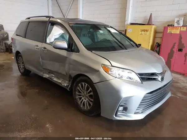 5TDYZ3DC5KS977780 2019 TOYOTA SIENNA - Image 1