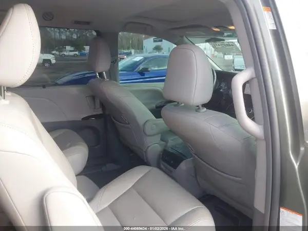 5TDYZ3DC5KS979142 2019 TOYOTA SIENNA - Image 8