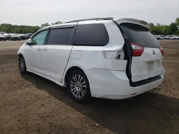 5TDYZ3DC5KS979447 2019 TOYOTA SIENNA - Image 2