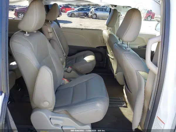 5TDYZ3DC5KS982400 2019 TOYOTA SIENNA - Image 8
