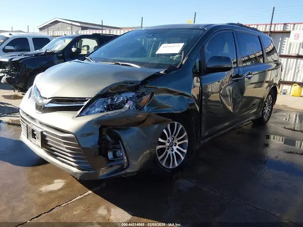 5TDYZ3DC5KS984468 2019 TOYOTA SIENNA - Image 2