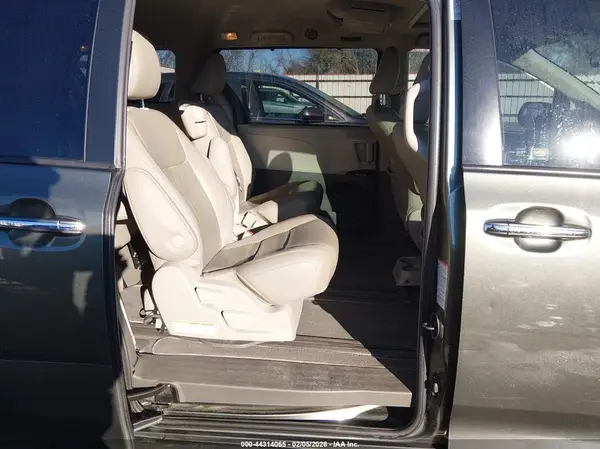 5TDYZ3DC5KS984468 2019 TOYOTA SIENNA - Image 8