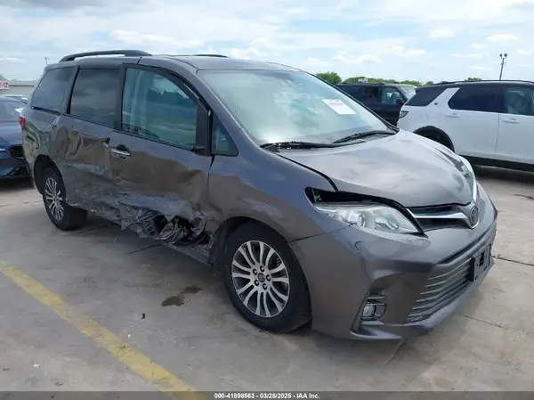 5TDYZ3DC5KS984521 2019 TOYOTA SIENNA - Image 1