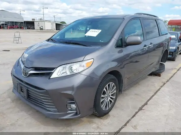 5TDYZ3DC5KS984521 2019 TOYOTA SIENNA - Image 2