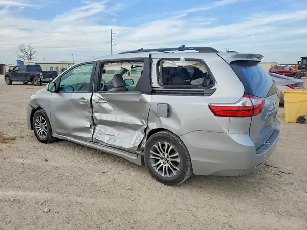 5TDYZ3DC5KS993221 2019 TOYOTA SIENNA - Image 2
