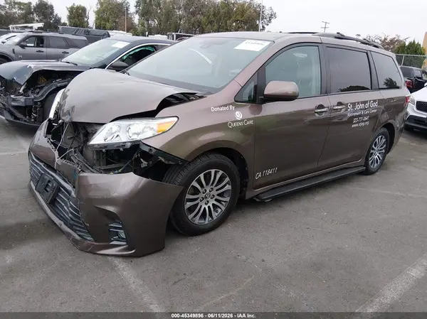 5TDYZ3DC5KS994188 2019 TOYOTA SIENNA - Image 2
