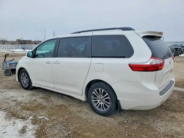 5TDYZ3DC5KS995504 2019 TOYOTA SIENNA - Image 2