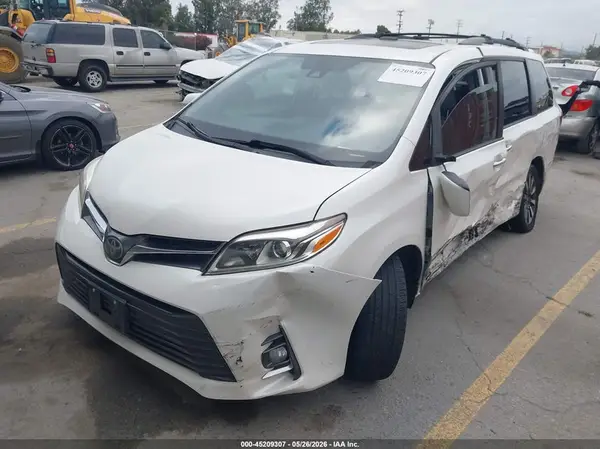 5TDYZ3DC5KS997639 2019 TOYOTA SIENNA - Image 2