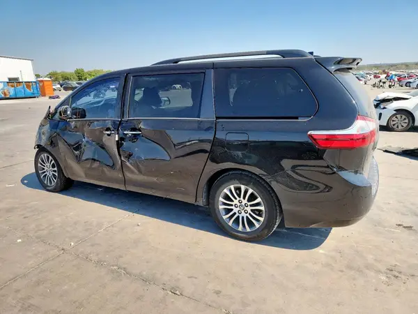 5TDYZ3DC5KS999326 2019 TOYOTA SIENNA - Image 2