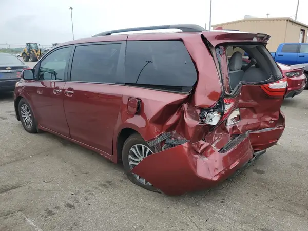5TDYZ3DC5KS999388 2019 TOYOTA SIENNA - Image 2