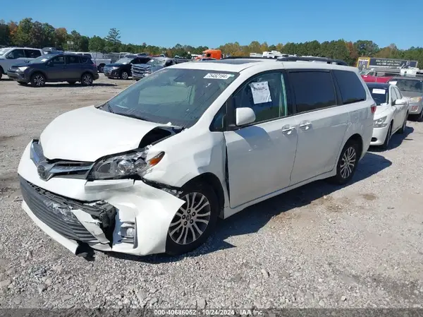 5TDYZ3DC5LS024990 2020 TOYOTA SIENNA - Image 2