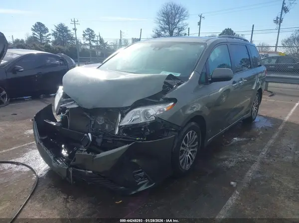 5TDYZ3DC5LS031938 2020 TOYOTA SIENNA - Image 2