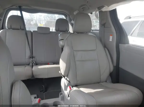 5TDYZ3DC5LS031938 2020 TOYOTA SIENNA - Image 8