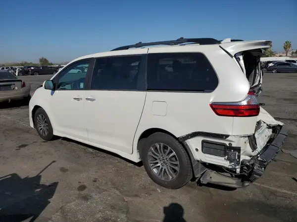 5TDYZ3DC5LS041613 2020 TOYOTA SIENNA - Image 2