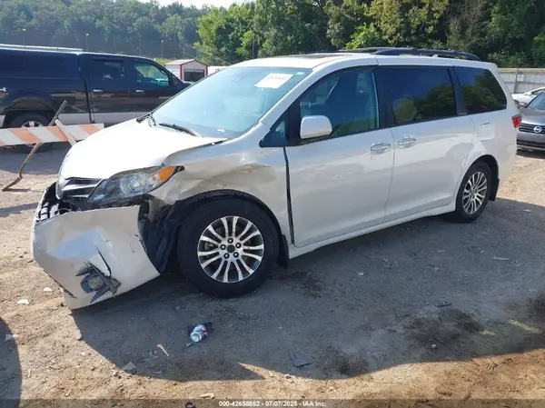 5TDYZ3DC5LS048304 2020 TOYOTA SIENNA - Image 2