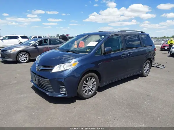 5TDYZ3DC5LS052689 2020 TOYOTA SIENNA - Image 2