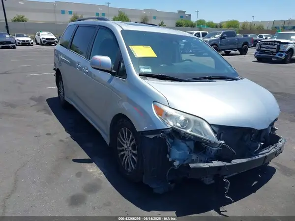 5TDYZ3DC5LS054619 2020 TOYOTA SIENNA - Image 1