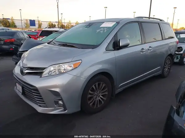 5TDYZ3DC5LS077995 2020 TOYOTA SIENNA - Image 2