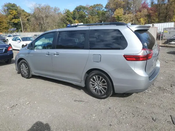 5TDYZ3DC5LS079925 2020 TOYOTA SIENNA - Image 2