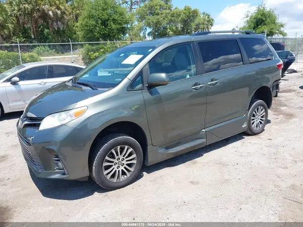 5TDYZ3DC5LS081979 2020 TOYOTA SIENNA - Image 2