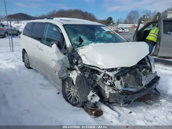 5TDYZ3DC5LS083490 2020 TOYOTA SIENNA - Image 1