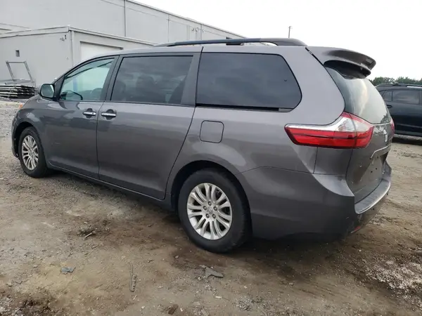 5TDYZ3DC6HS777905 2017 TOYOTA SIENNA - Image 2