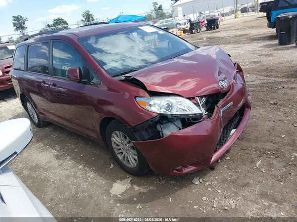 5TDYZ3DC6HS784420 2017 TOYOTA SIENNA - Image 1
