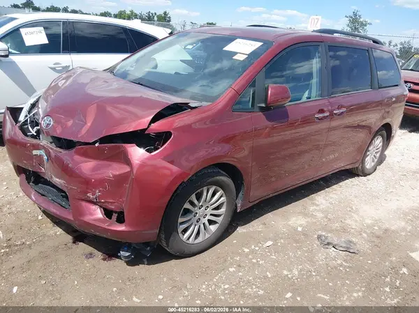 5TDYZ3DC6HS784420 2017 TOYOTA SIENNA - Image 2