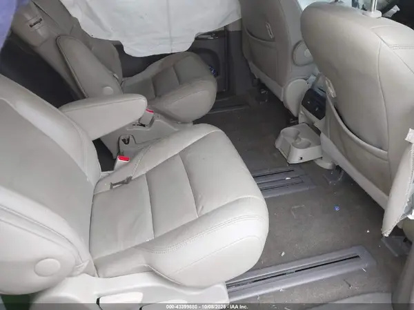 5TDYZ3DC6HS785308 2017 TOYOTA SIENNA - Image 8