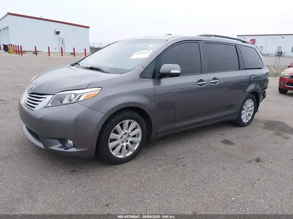 5TDYZ3DC6HS786457 2017 TOYOTA SIENNA - Image 2