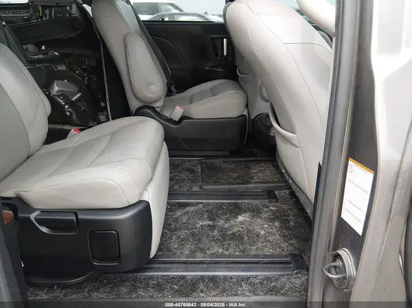 5TDYZ3DC6HS786457 2017 TOYOTA SIENNA - Image 8