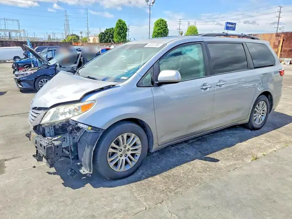 5TDYZ3DC6HS789018 2017 TOYOTA SIENNA - Image 1