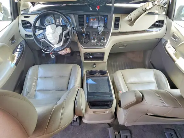 5TDYZ3DC6HS789018 2017 TOYOTA SIENNA - Image 8