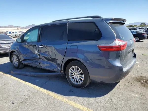 5TDYZ3DC6HS789486 2017 TOYOTA SIENNA - Image 2