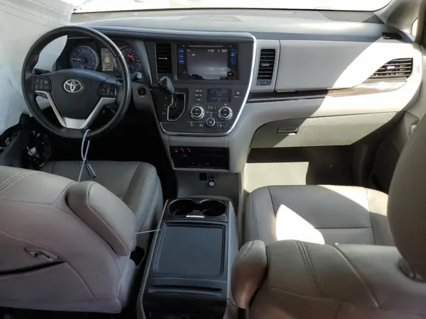 5TDYZ3DC6HS789486 2017 TOYOTA SIENNA - Image 8