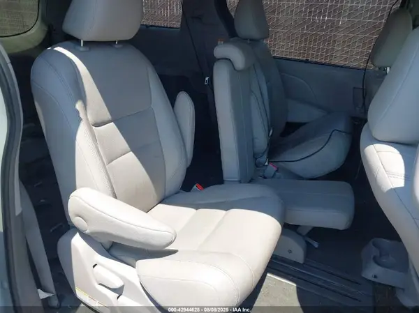 5TDYZ3DC6HS791061 2017 TOYOTA SIENNA - Image 8