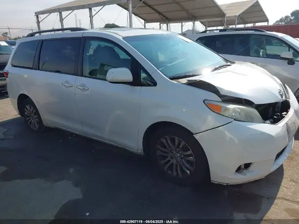 5TDYZ3DC6HS797183 2017 TOYOTA SIENNA - Image 1