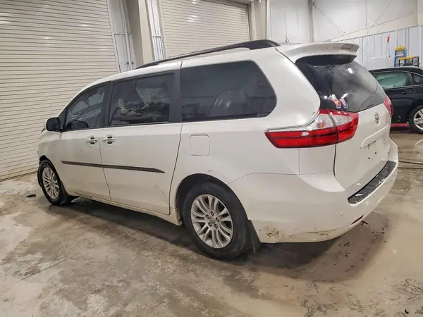 5TDYZ3DC6HS799726 2017 TOYOTA SIENNA - Image 2