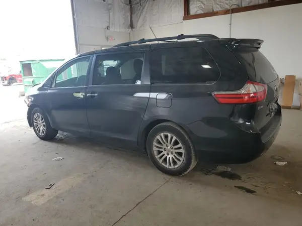 5TDYZ3DC6HS799757 2017 TOYOTA SIENNA - Image 2