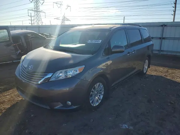 5TDYZ3DC6HS806013 2017 TOYOTA SIENNA - Image 1