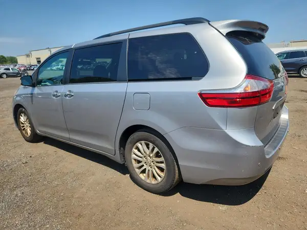 5TDYZ3DC6HS815763 2017 TOYOTA SIENNA - Image 2