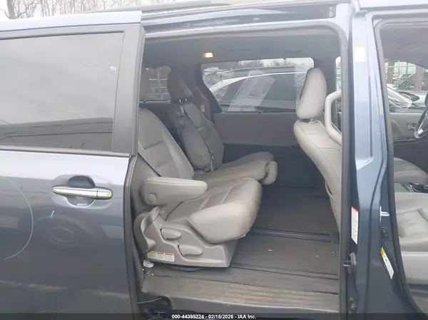 5TDYZ3DC6HS816699 2017 TOYOTA SIENNA - Image 8