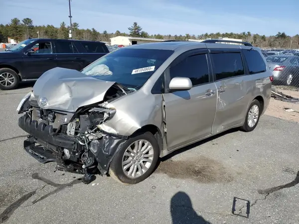 5TDYZ3DC6HS819165 2017 TOYOTA SIENNA - Image 1